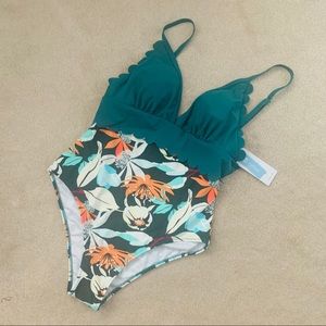 CUPSHE NWT L ONE PIECE FLATTERING!